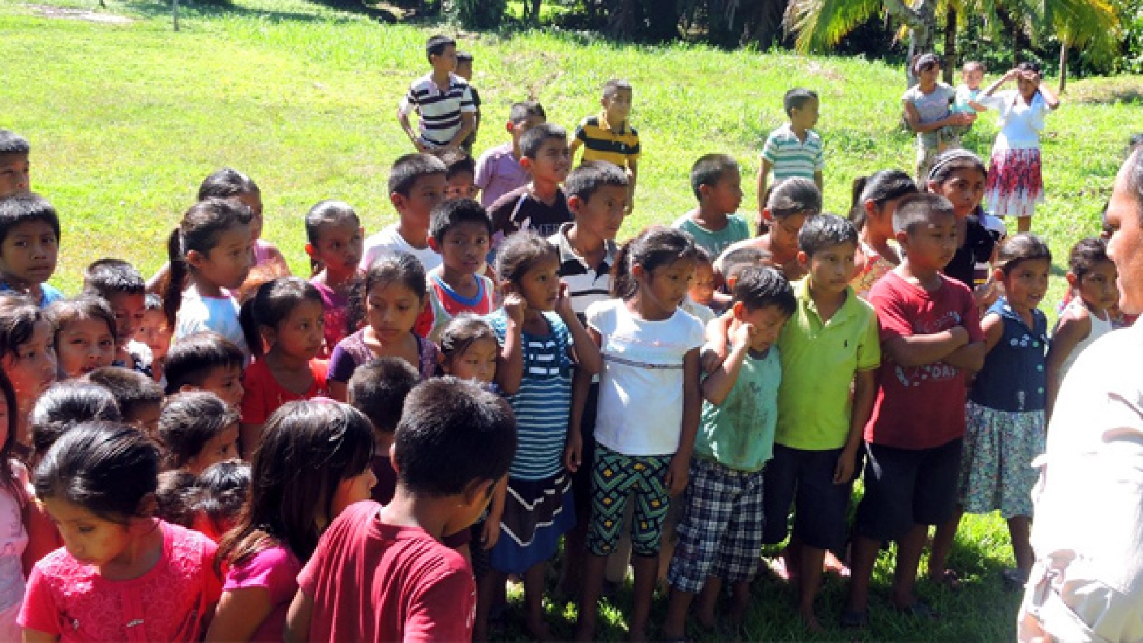 Entrega-de-Pizarrones-Escritorios-y-Pupitres-Baltimore-EN