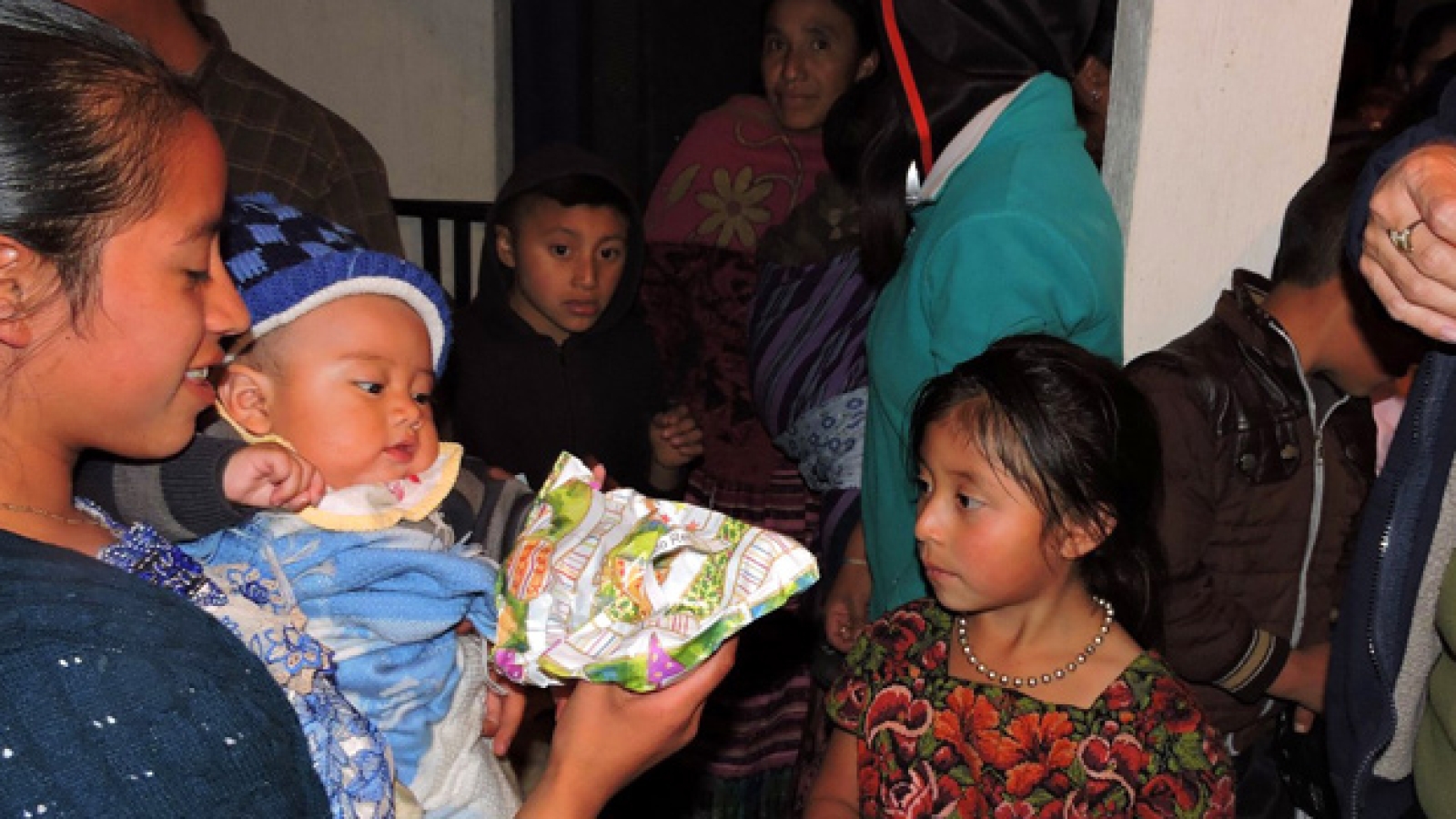 Entrega-de-Regalos-Olintepeque-EN