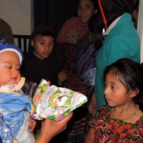 Entrega-de-Regalos-Olintepeque-EN