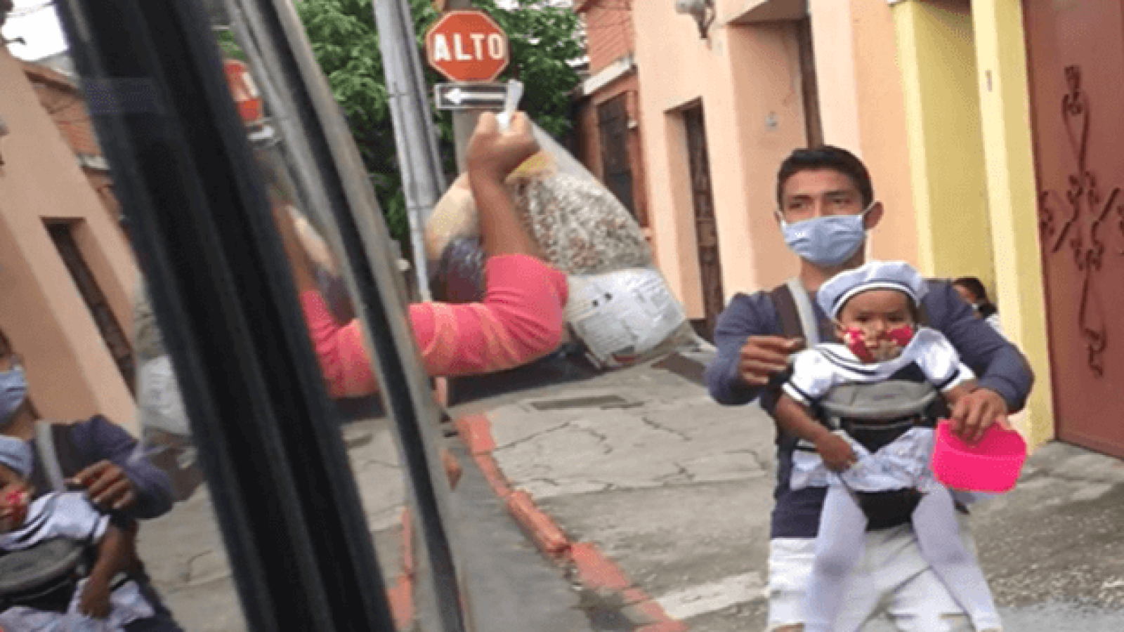 entrega_de_bolsas_de_viveres_a_calle