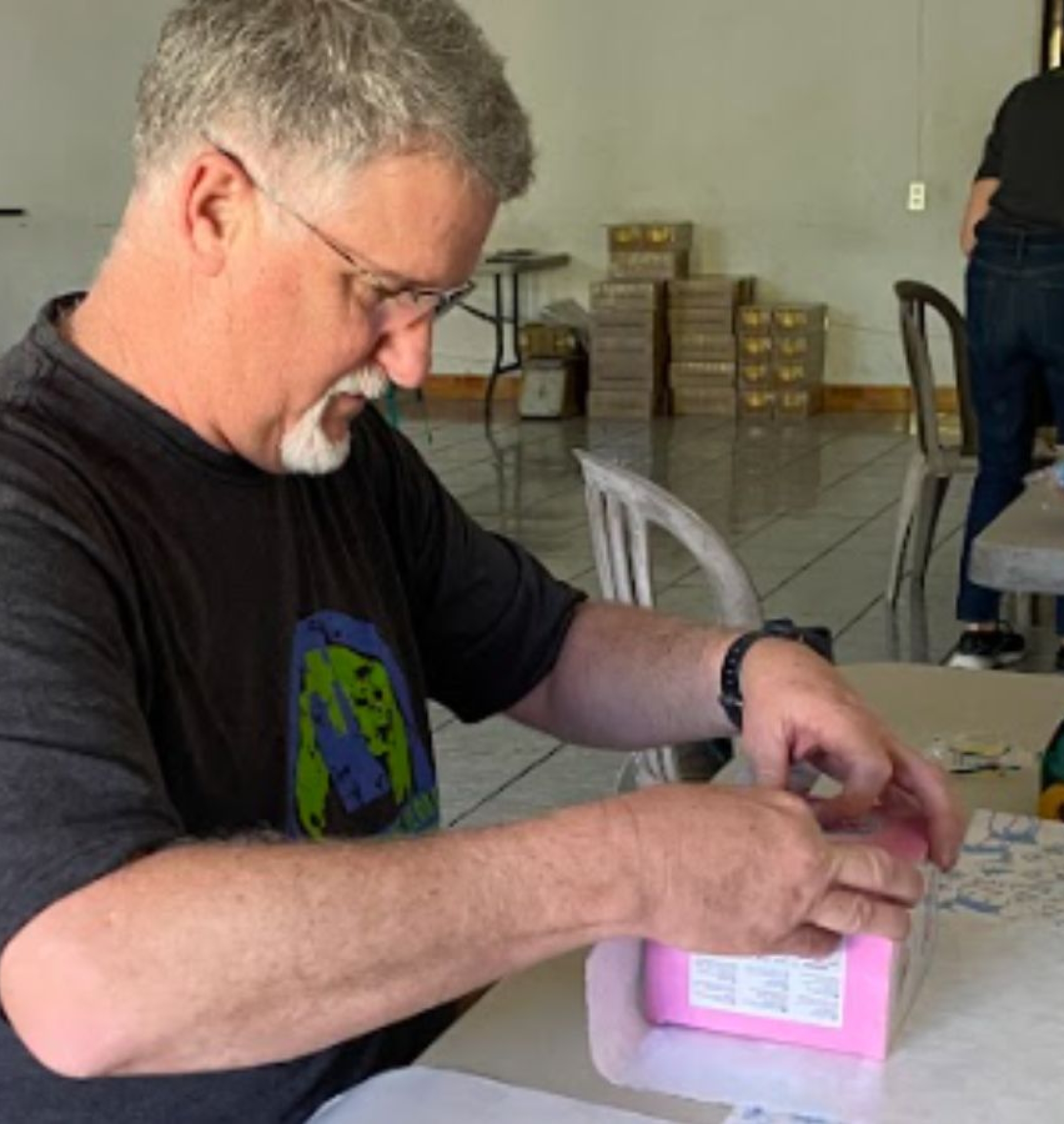 AMERICANOS EMPACANDO REGALOS DICIEMBRE 2025