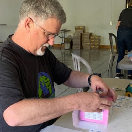 AMERICANOS EMPACANDO REGALOS DICIEMBRE 2025