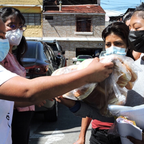 Collage-de-Entrega-de-materiales-Enero-2021